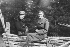 Elisabeth och Birgitta Lorentzon. Foto hos Hkan Vitestam.